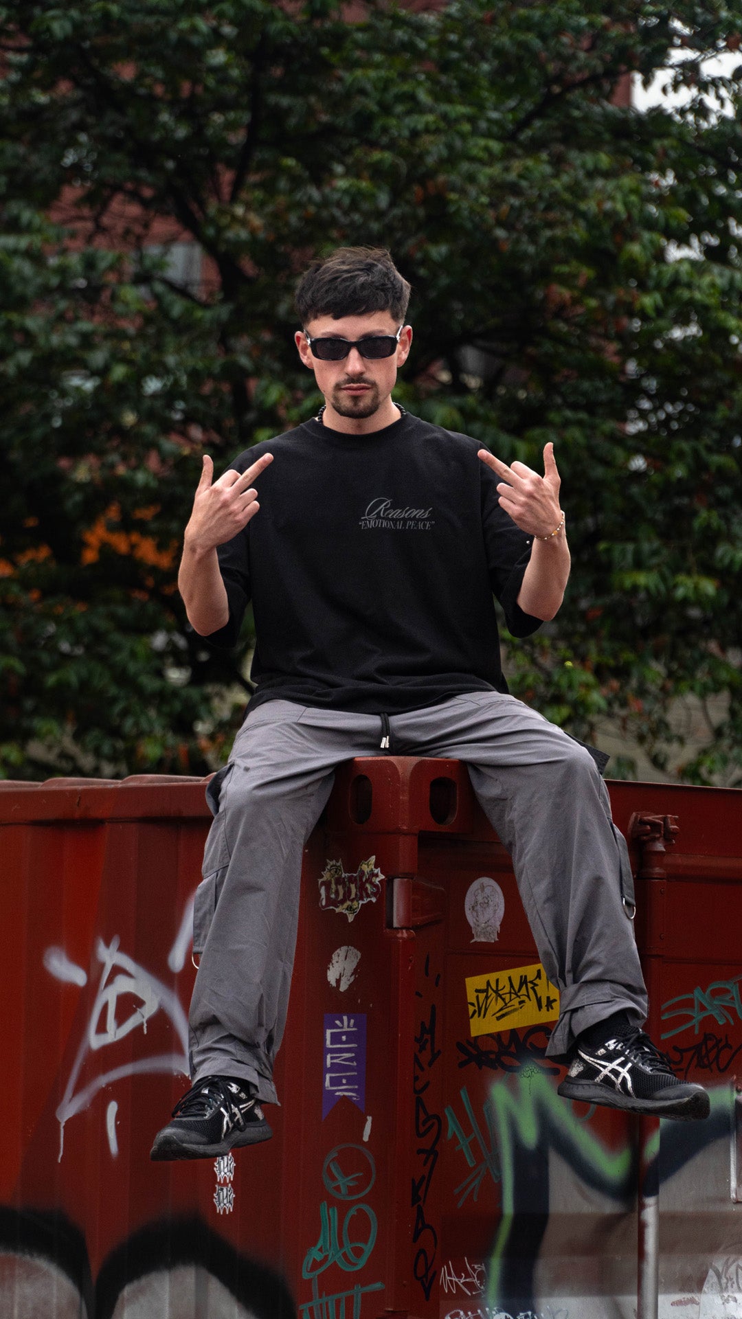 Camiseta Oversize Emotional Peace Negro-Azul